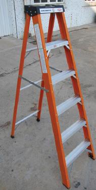 FIBREGLASS STEP LADDER GRADE 1 6-FT