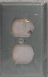 RECEPTACLE PLATE 1 GANG STAINLESS