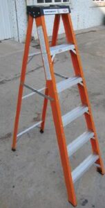FIBREGLASS STEP LADDER GRADE 1 6-FT